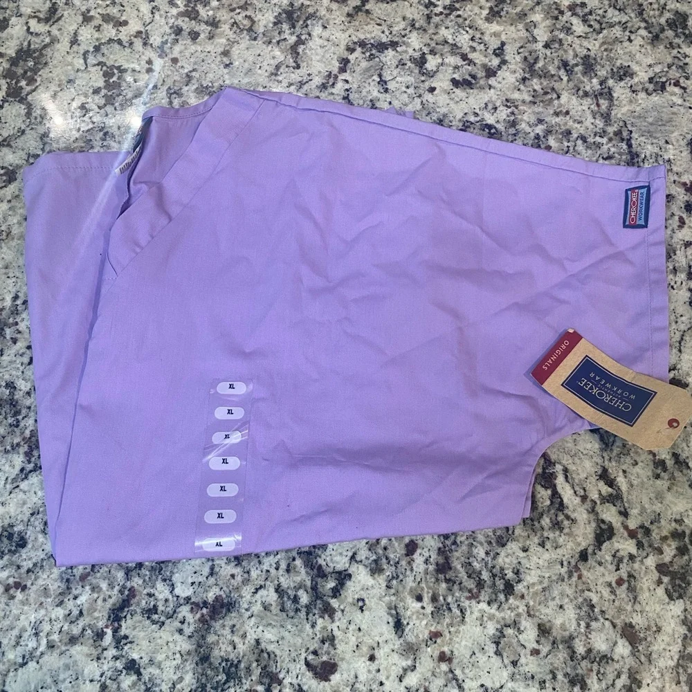 SCRUBS Cherokee Workwear 3 Pocket V-Neck Top - Picture 2 of 4